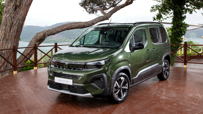 Her 4 hafif ticari araçtan biri Peugeot Rifter oldu