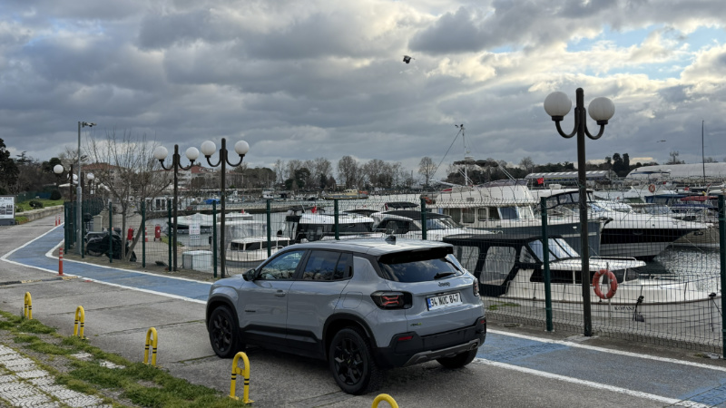 Jeep Avenger 4xe Overland: Şehirde İtalyan, arazide Amerikalı!