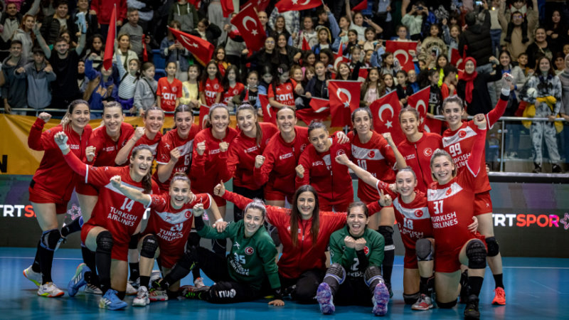 Mercedes-Benz Türk, hentbol federasyonunun resmi sponsoru oldu