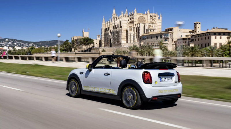 Mini Elektrikli Convertible Planlarını İptal Etti