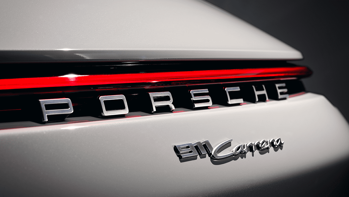 Porsche 911 Carrera: Hem yumuşak hem hesaplı!