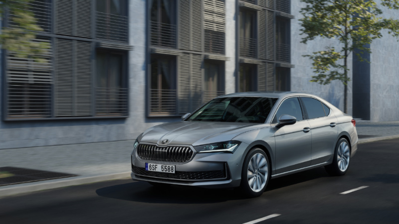 Skoda Superb 2024: Passat gitti yaşasın yeni kral 
