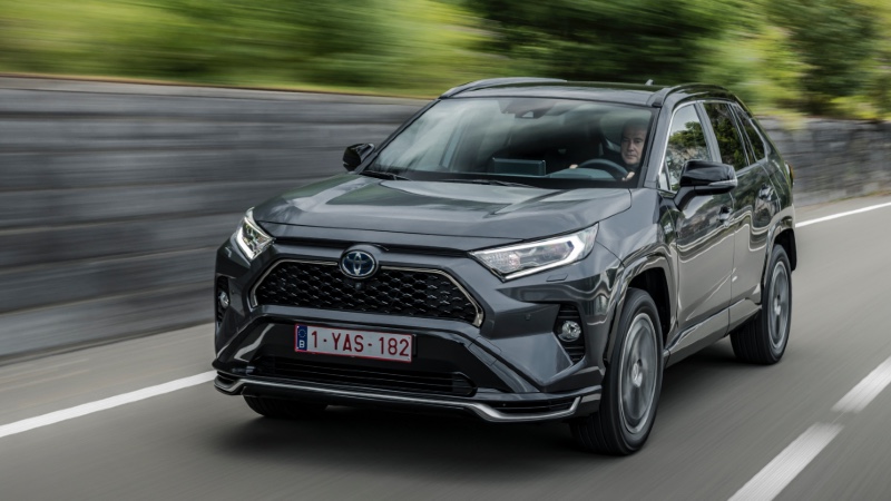 Toyota RAV4 PHEV: Kendini elektrikli sanan hibrit