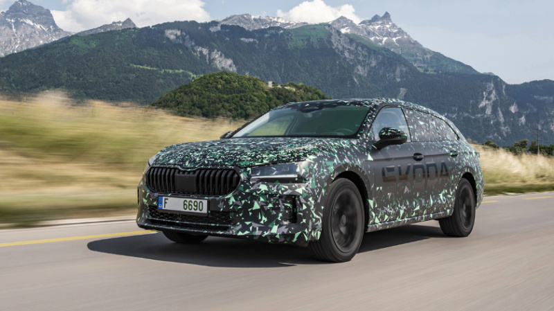 Yeni nesil Škoda Superb kasımda tanıtılacak