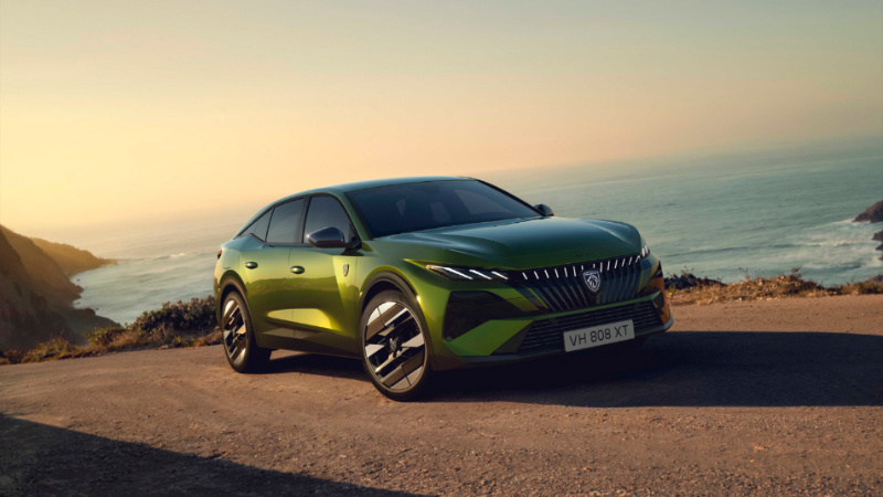 Yenilenen Peugeot 408 hibrit motoruyla Türkiye’de satışa sunuldu
