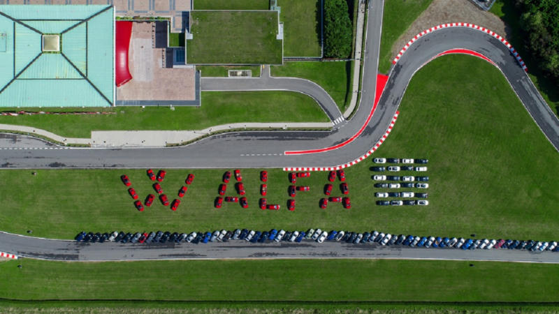 Alfa Romeo 111 yaşında_arabazzi.com