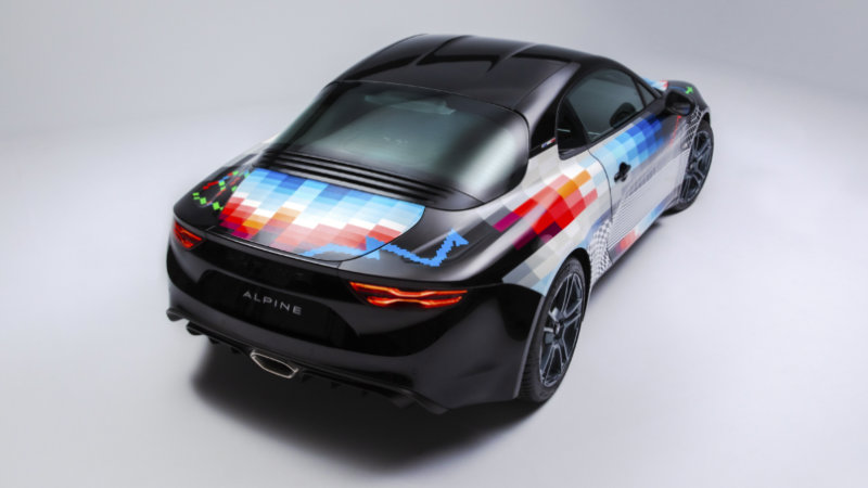 Alpine A110 x Felipe Pantone elle boyanmış