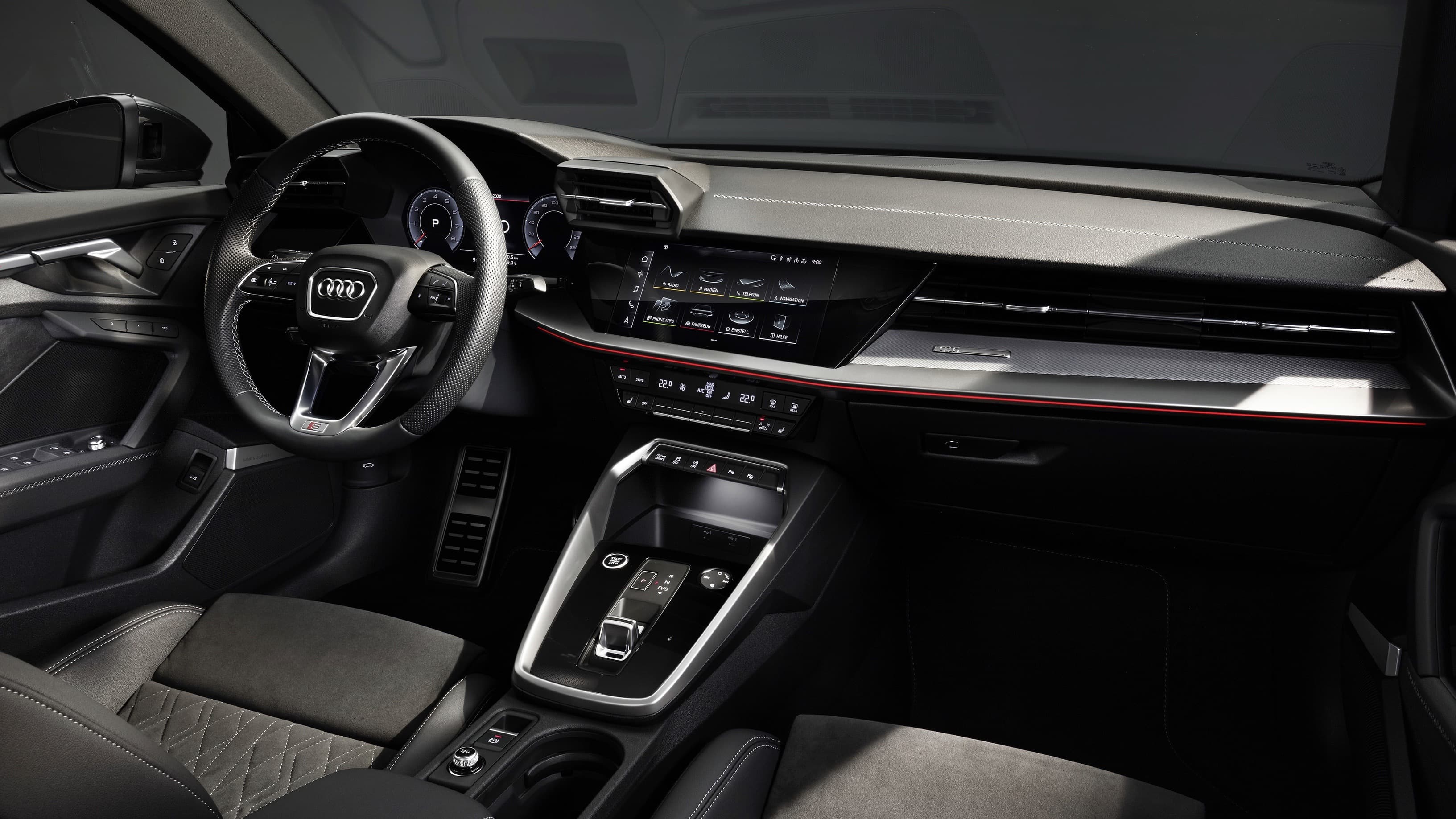 Audi A3 Sedan'ın kokpiti Lamborghini'den esintilere sahip