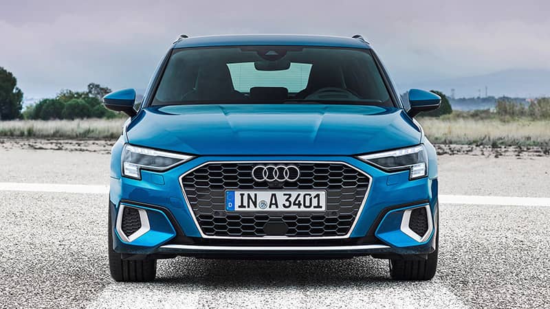 Yeni Audi A3 Sportback daha sert ve iddialı bakıyor