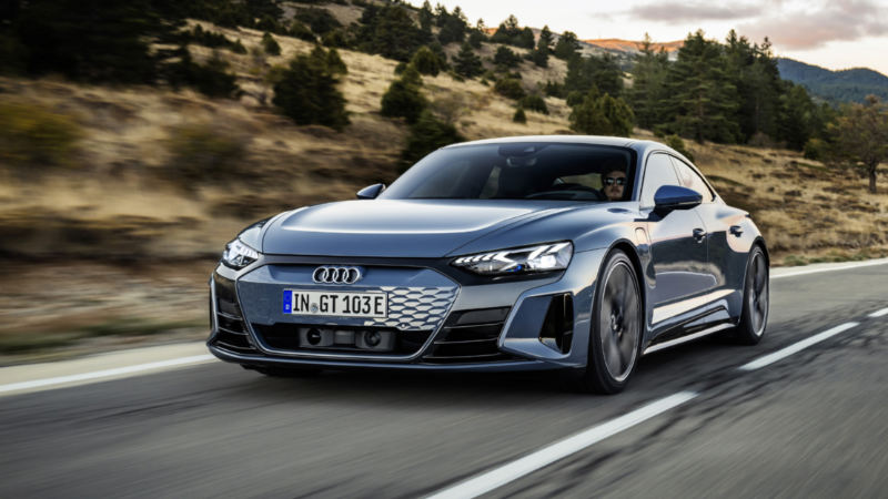 Audi e-tron GT: Yılın En Güzel Otomobili ödülünü aldı_arabazzi