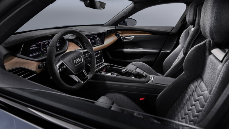 Audi e-tron GT: Yılın En Güzel Otomobili_arabazzi.com