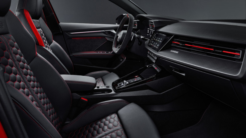 Audi RS 3 kabin özellikleri