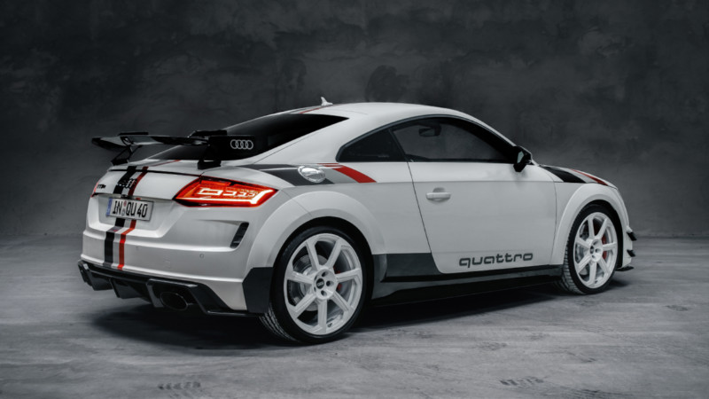 Audi TT RS 40. yıl özel serisi ya da tam adıyla "Audi TT RS 40 years of quattro"_arabazzi.com