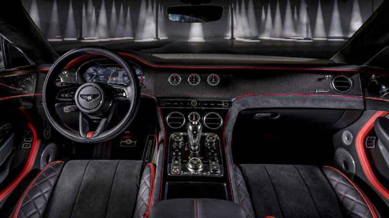 Continental GT Speed'in sürücü odaklı kokpiti 