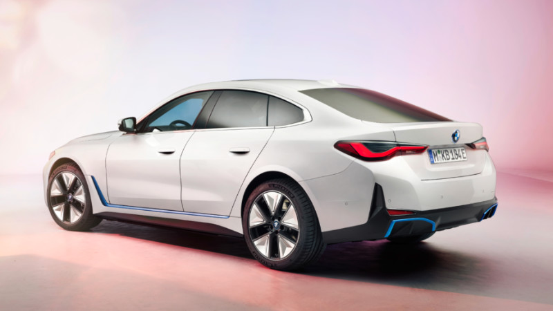 BMW i4 590 km WLTP menzilli