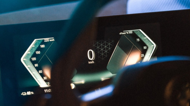 Yeni BMW iDrive araç-sürücü iletişimini yeni bir boyuta taşıyor