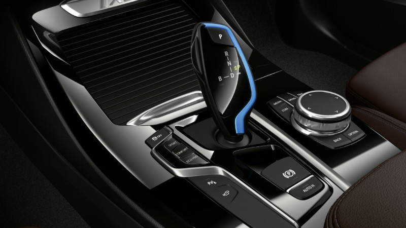 BMW iX3 vites kolu