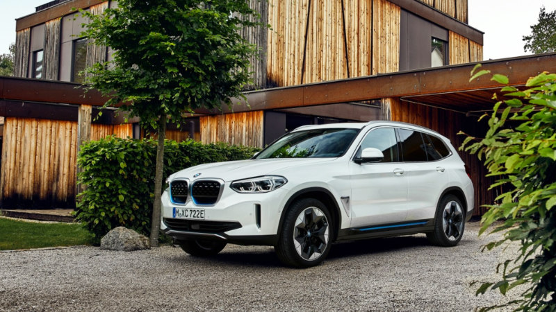 BMW iX3 elektrikli SUV