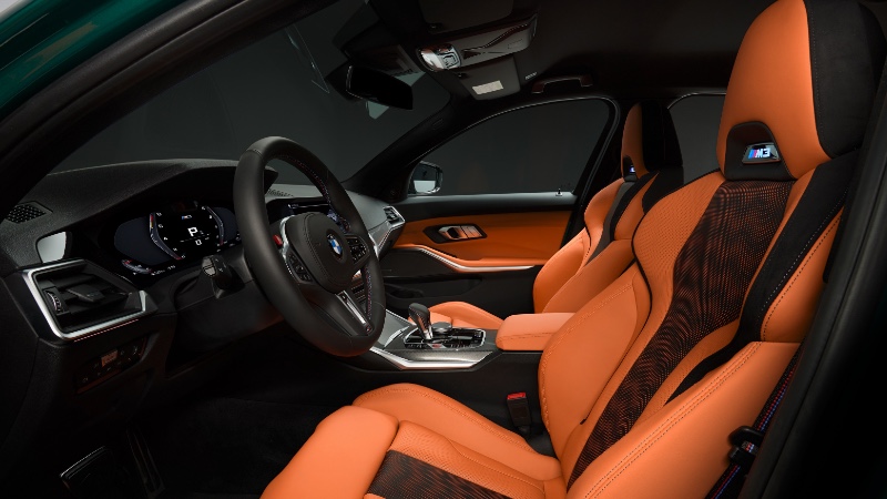Yeni BMW M3 ve BMW M4 en yeni iDrive sistemini kullanıyor_arabazzi.com