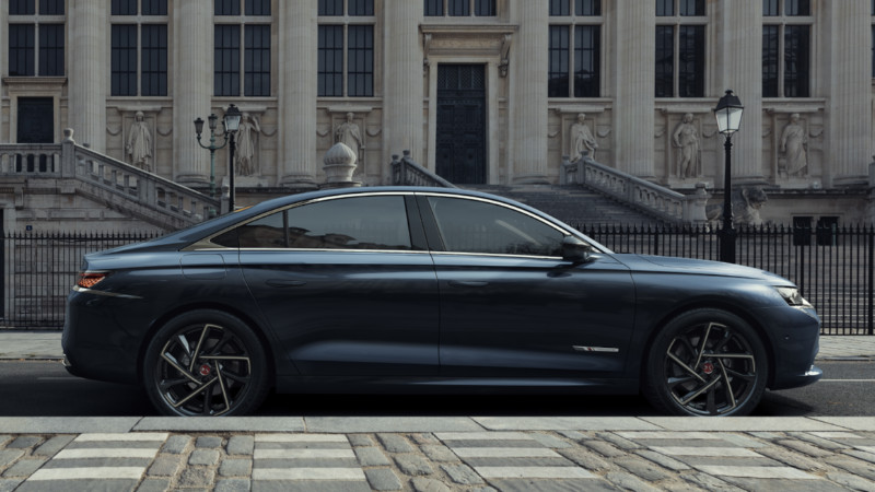 "DS 9" 4.93 m'lik uzun bir premium sedan