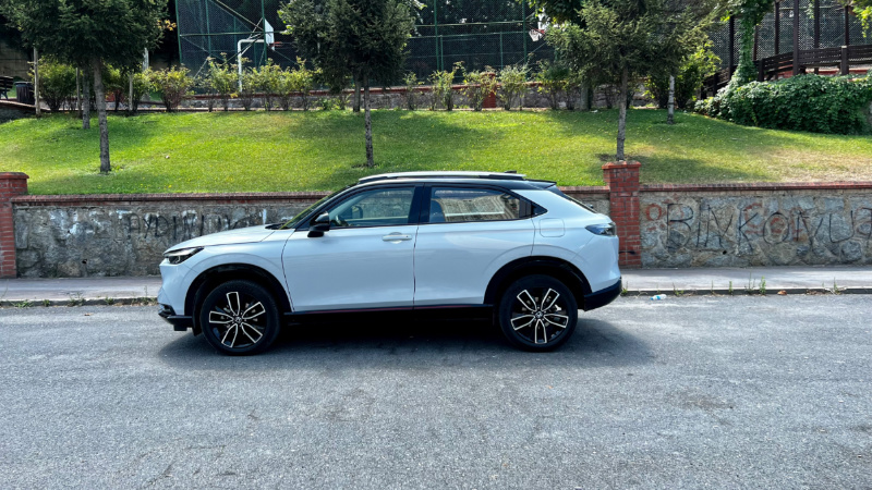 Her ne kadar B-SUV olarak konumlandırılsa da boyutlarıyla C-SUV'lara göz kırpıyor
