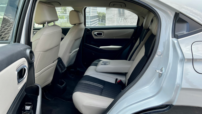 Arka koltuklardaki yaşam alanı neredeyse C-SUV'ları bile kıskandıracak seviyede.