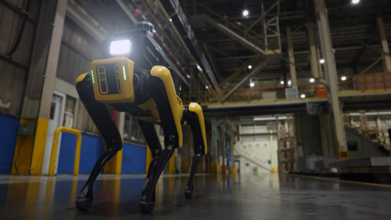 Hyundai ve Boston Dynamics'in güvenlik robotu_arabazzi.com