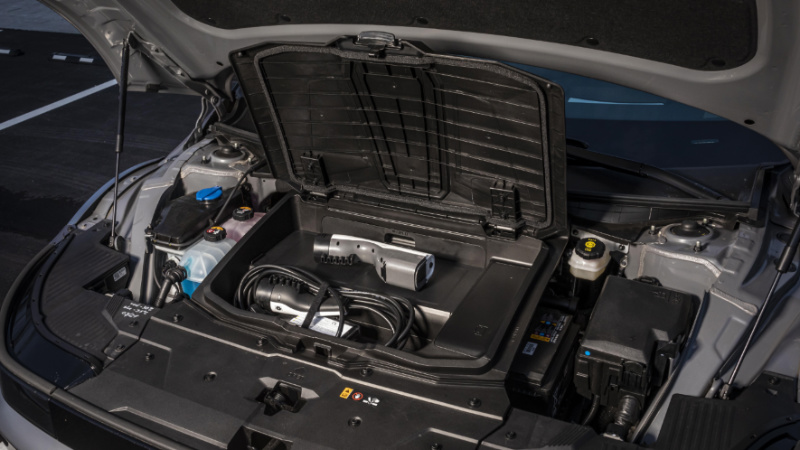 Hyundai Ioniq 5'in ön bagajı_arabazzi.com