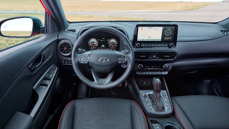 Hyundai Kona N Line'ın kokpiti az daha heyecanlı_arabazzi.com