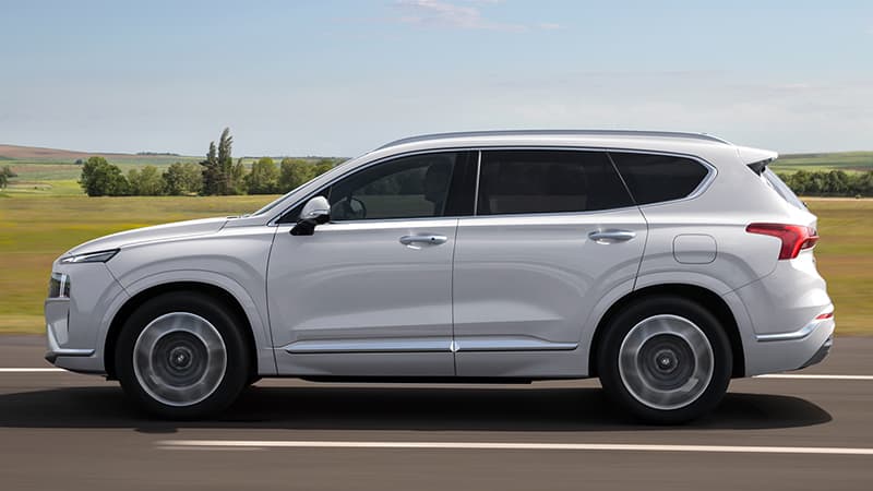 Hyundai Santa Fe cüssesini saklayan dinamik hatlara sahip