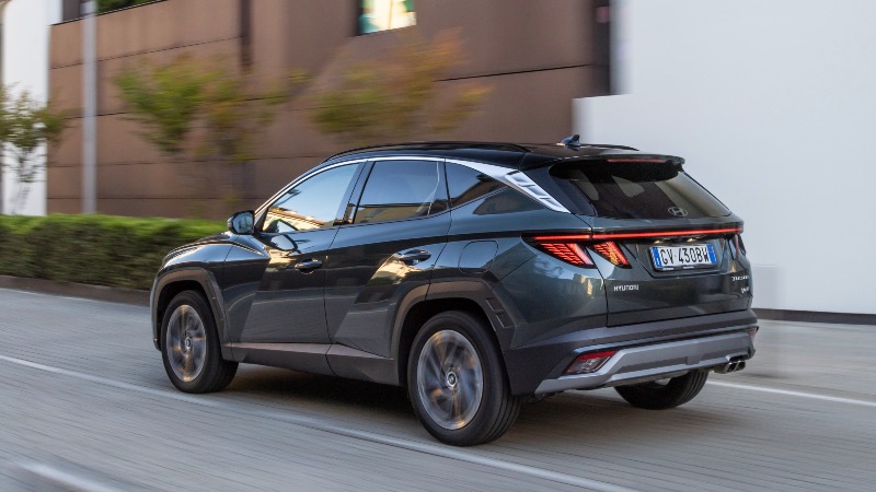 Hyundai Tucson'un sürüşü nasıl?.. Cevabı arabazzi'de