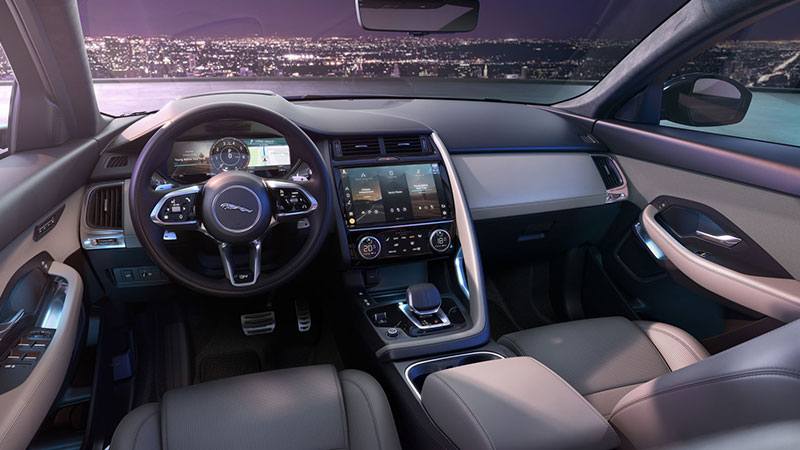 Jaguar E-Pace'in makyajlı kokpiti_arabazzi.com