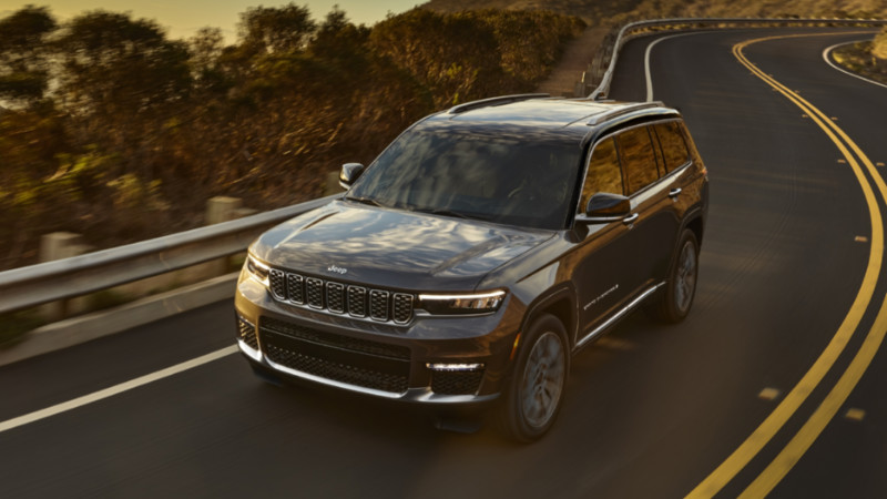 Jeep Grand Cherokee Quadra-Lift havalı süspansiyonlara sahip