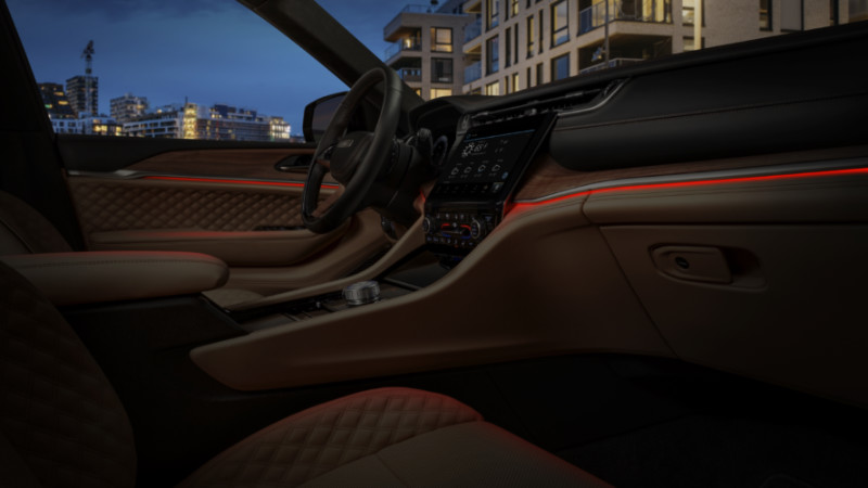 Yeni Grand Cherokee havalı oyuncaklara sahip