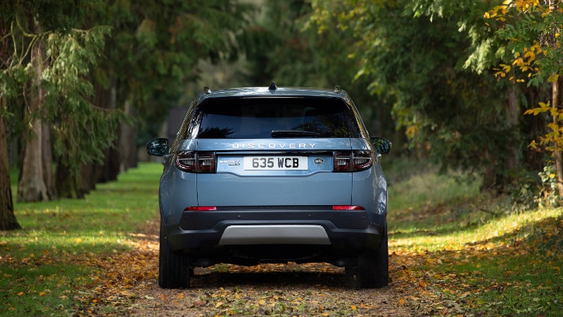 Yeni Discovery Sport PHEV 100 km'de ortalam 1,6 lt. yakıt tüketiyor_arabazzi.com