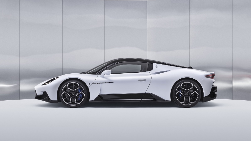Maserati MC20 profil tasarımı. arabazzi.com