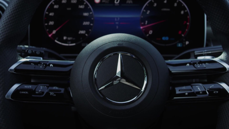 Mercedes C Serisi 9 ileri G-tronic direksiyondan kumandalı