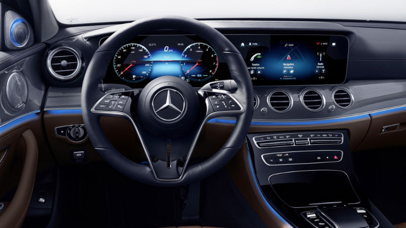 Mercedes E Serisi bilgi-eğlence sistemi
