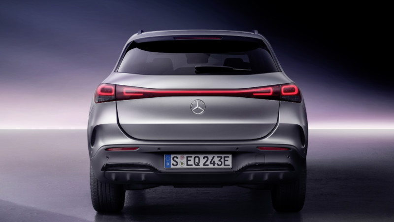 Mercedes EQA 2021'in arka tasarımı daha özgün
