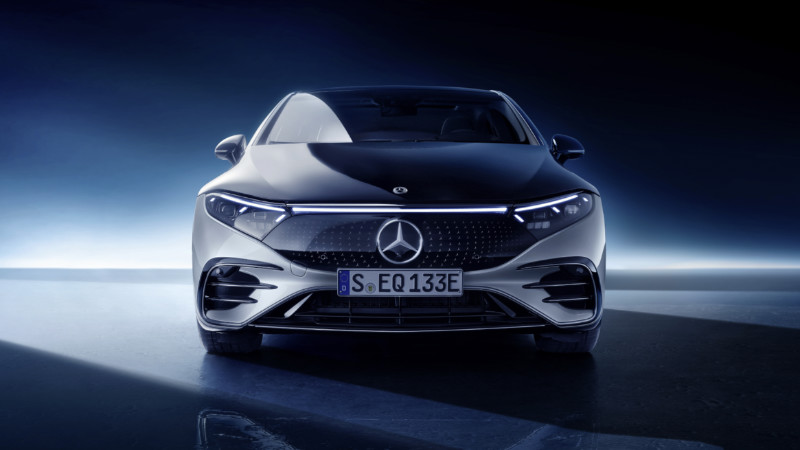 Mercedes EQS EQ ailesinin ön yüzüne sahip