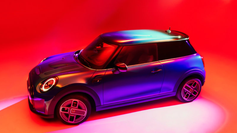 Yeni Mini Cooper 3 renkli ton ton tavan seçeneğine sahip