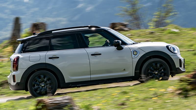 Makyajlı Mini Countryman'i profilden de görmedim demezsiniz:)