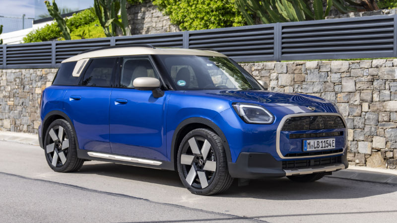 Mini Countryman Elektrik incelemesi ve gerçek hayatta işinize yarayacak yorumlar arabazzi.com'da