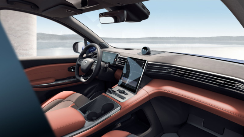 Nio EC6'nın kokpiti premium malzeme ve işçiliğe sahip_arabazzi.com