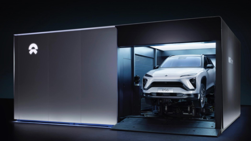 Nio Power Swap batarya değişim istayonunda 3 dakikada dolu batarya takılabiliyor_arabazzi.com