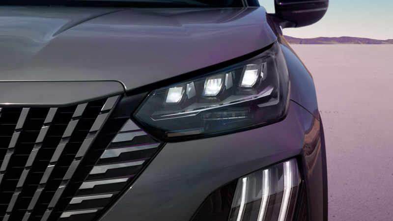 Peugeot 2008 2024'ün yeni LED hatları ve diğer tasarım detayları arabazzi'de