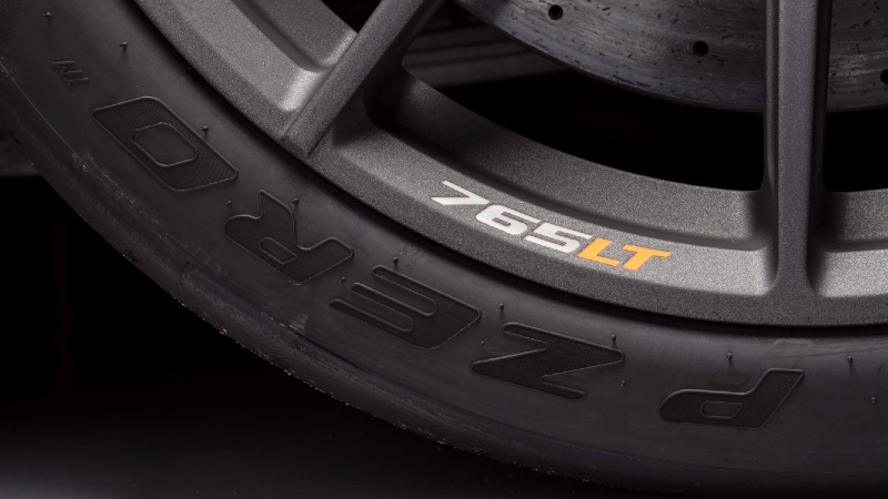 Türkiye'de üretilen Pirelli P Zero R McLaren 765 LT'nin yüksek performans lastiği_arabazzi.com