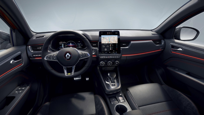 Renault Arkana'nın dikey ekranlı kokpiti yeni nesil Renault tasarımında_arabazzi.com