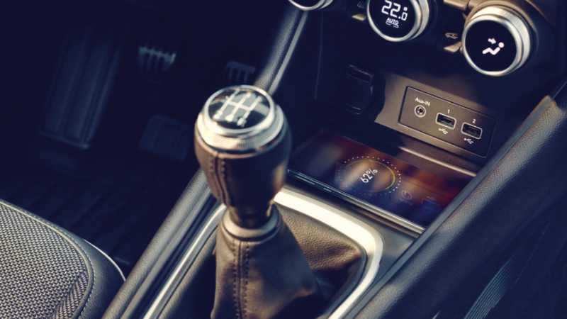 Yeni Renault Captur 5 ve 6 manuel ile 7 ileri EDC otomatik seçeneklerine sahip_arabazzi.com