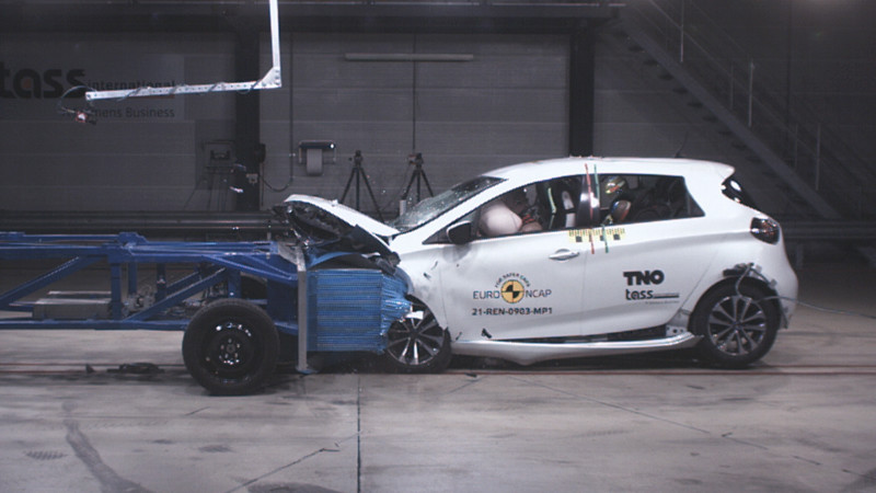 Renault Zoe Euro NCAP testinden sıfır yıldızla döndü_arabazzi.com